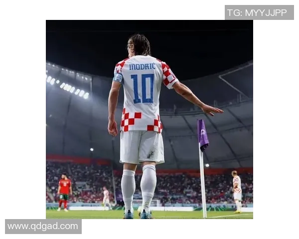 被人伤害的足球明星背后的故事与坚韧不拔的奋斗精神