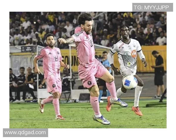 老足球明星重返赛场精彩瞬间回顾与经典对决集锦